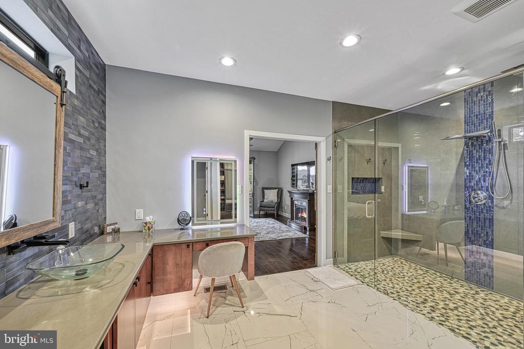 2 WOLFTRAP CT