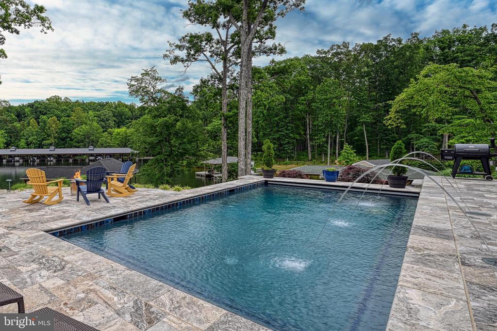 2 WOLFTRAP CT