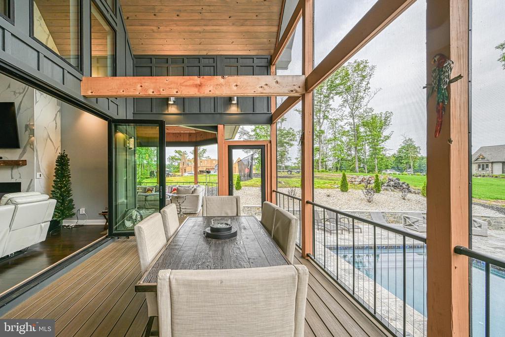 2 WOLFTRAP CT