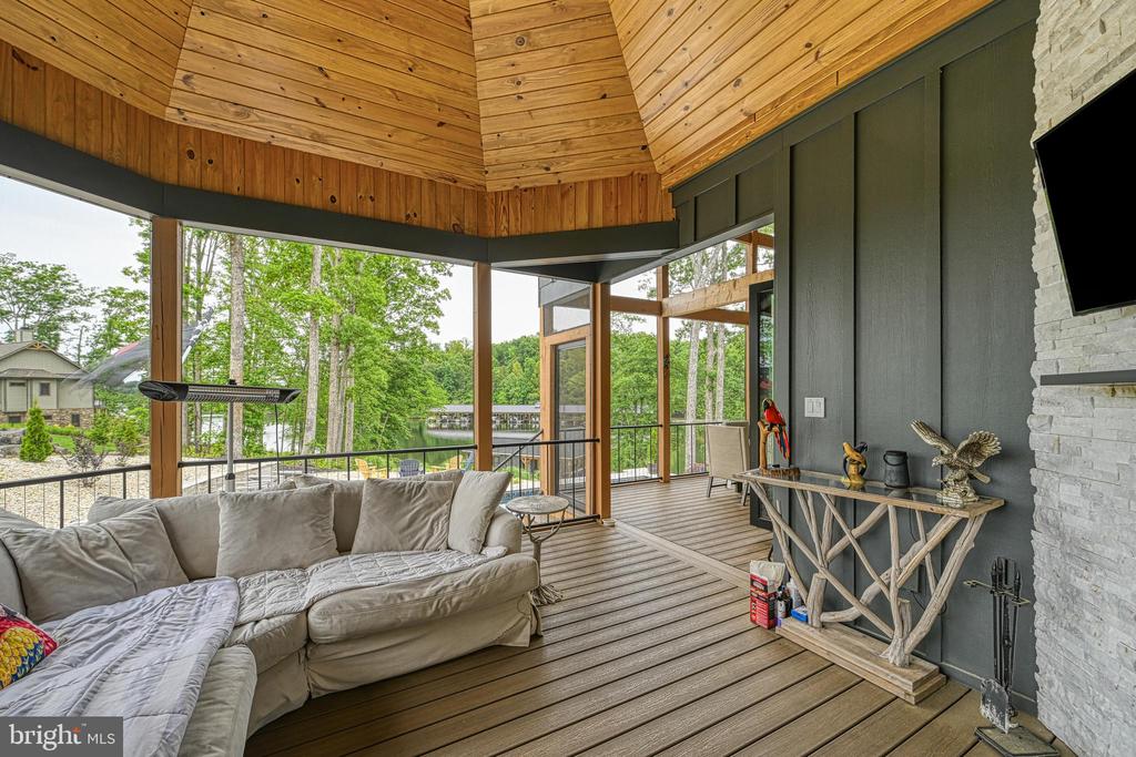 2 WOLFTRAP CT