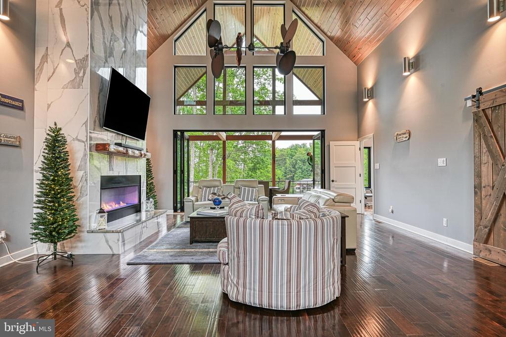 2 WOLFTRAP CT