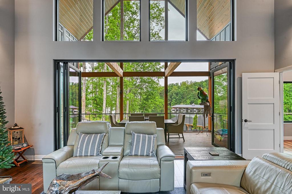 2 WOLFTRAP CT