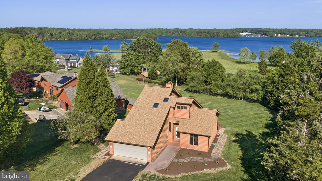 892 WINDWAY LANE