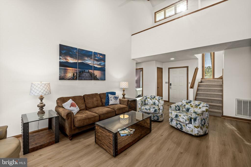 892 WINDWAY LANE