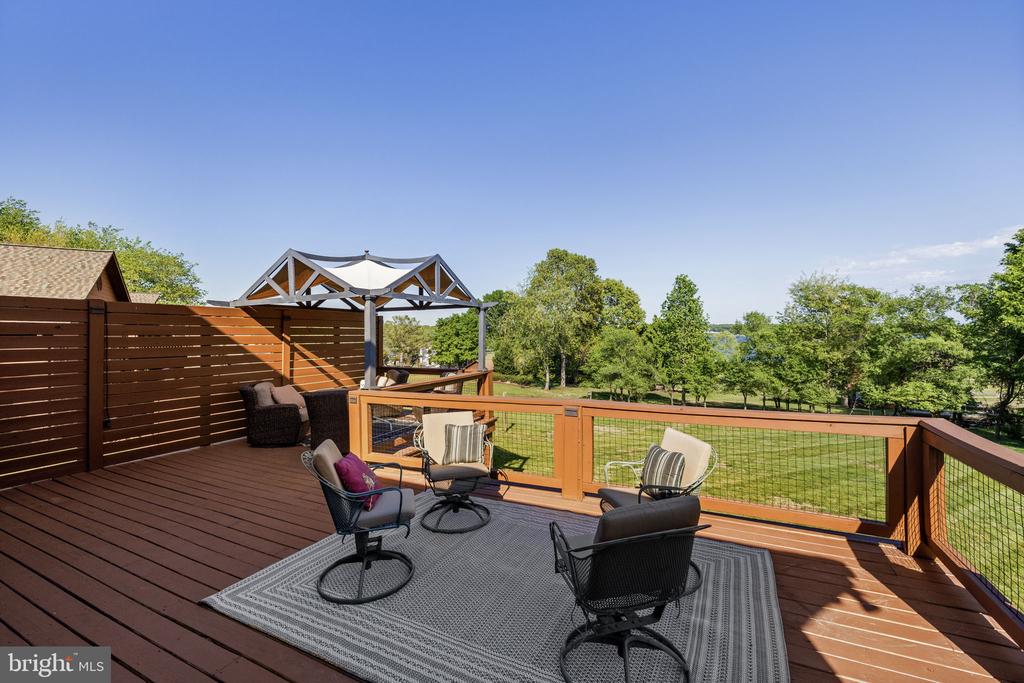 892 WINDWAY LANE