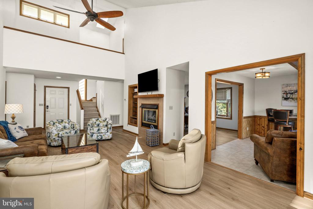 892 WINDWAY LANE