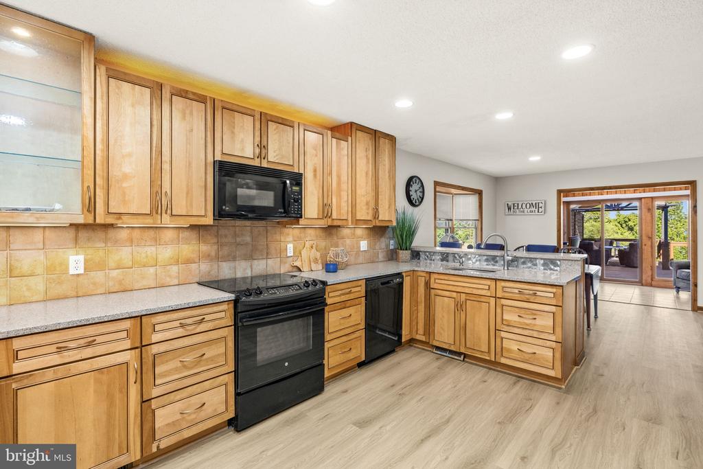 892 WINDWAY LANE