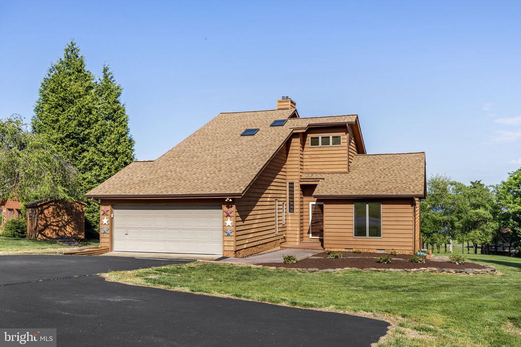 892 WINDWAY LANE