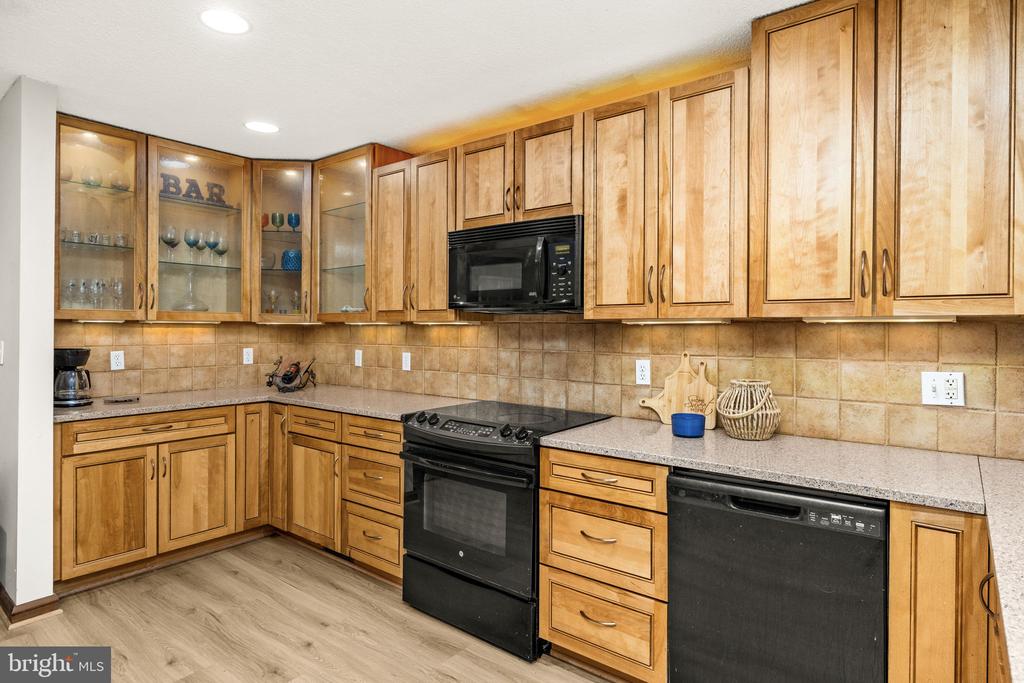 892 WINDWAY LANE