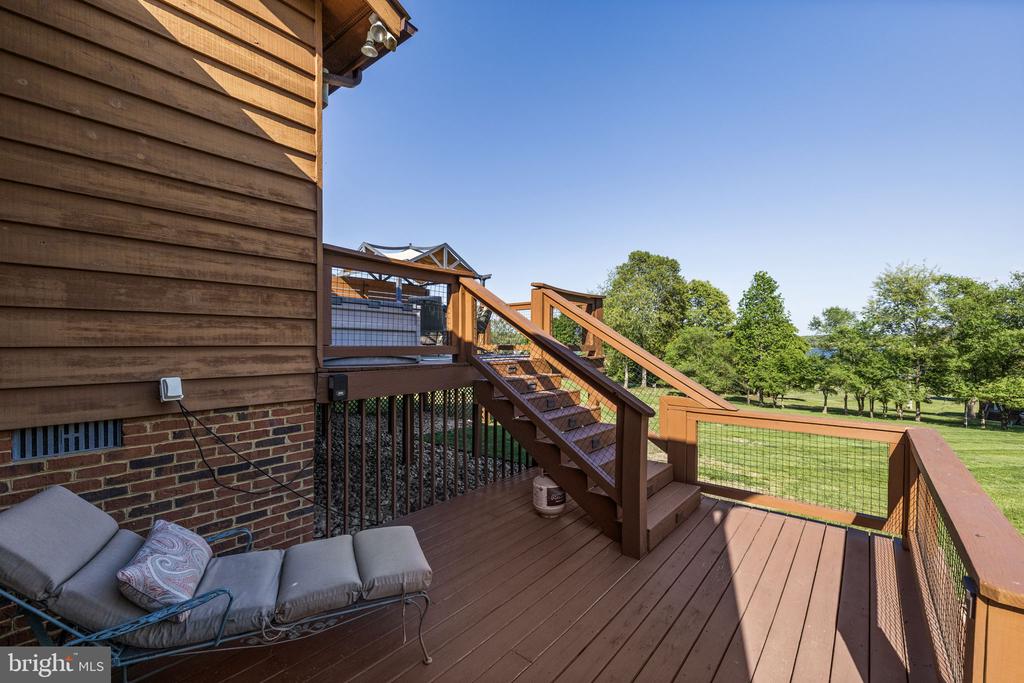892 WINDWAY LANE