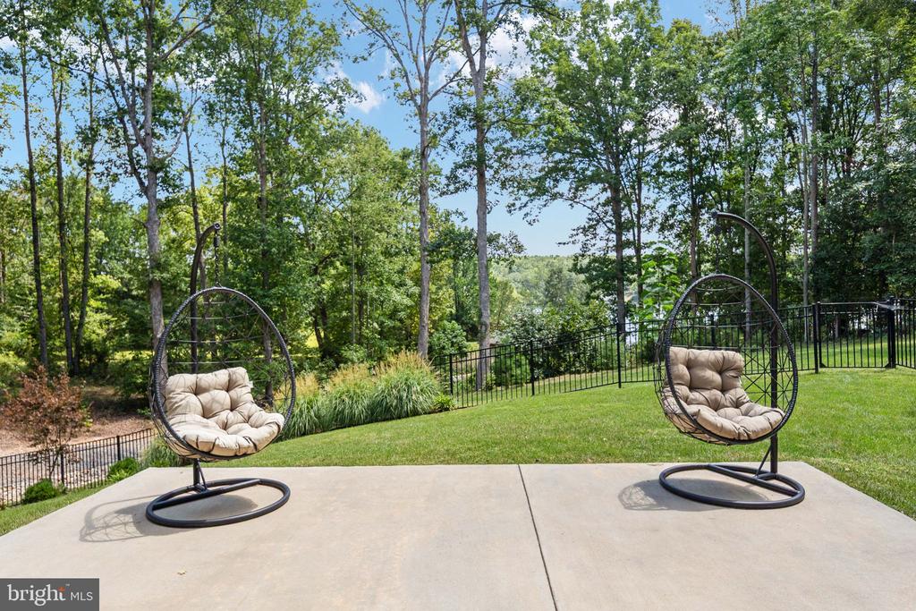 38 WALNUT HILL DRIVE