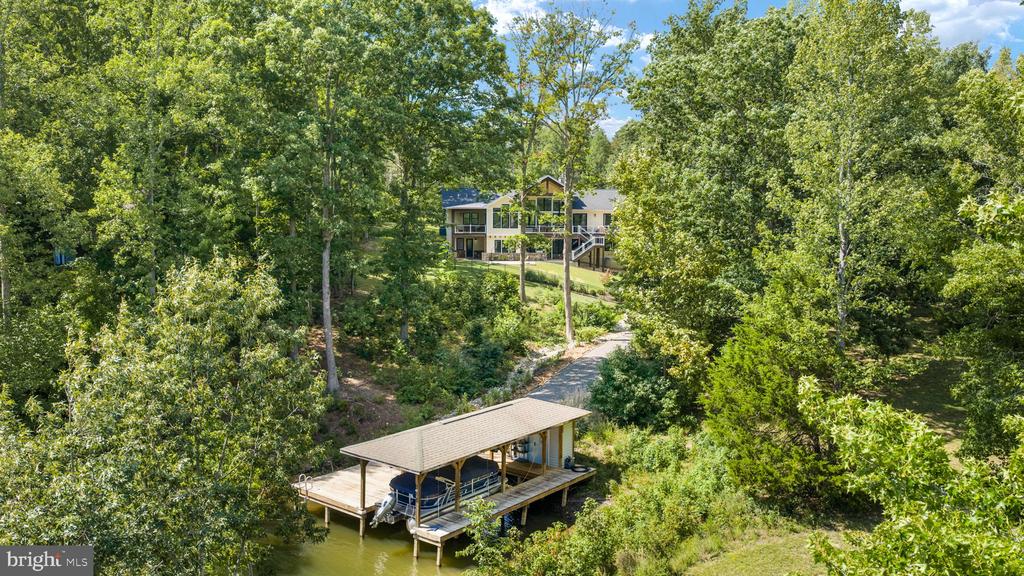 38 WALNUT HILL DRIVE