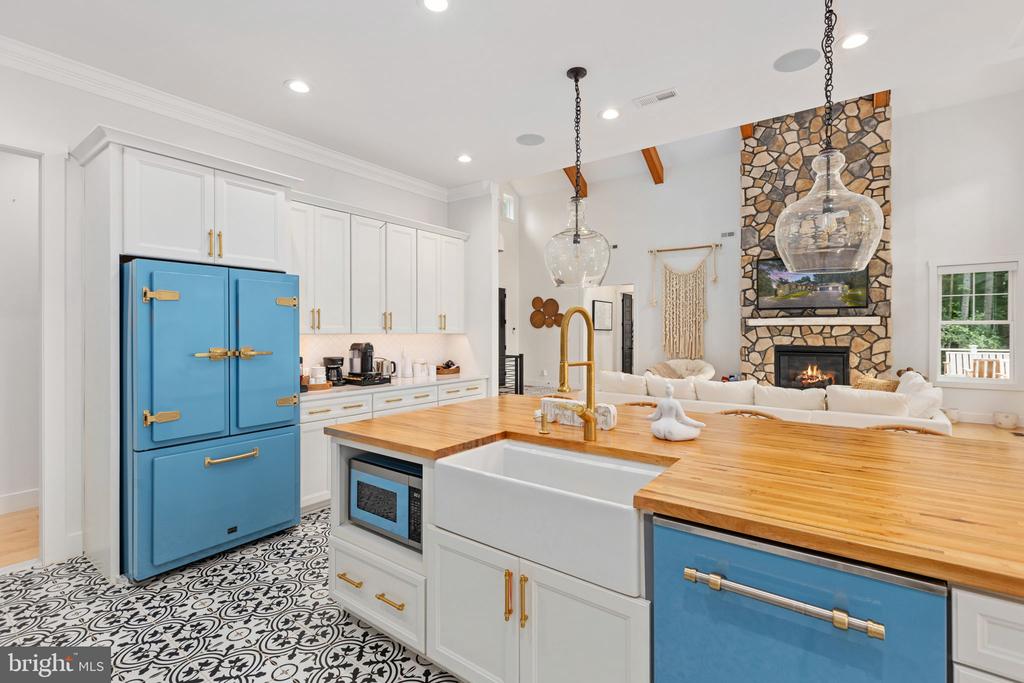 38 WALNUT HILL DRIVE