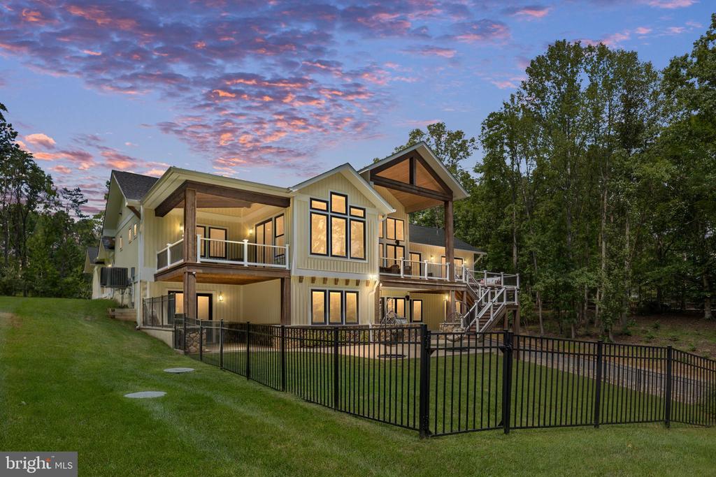 38 WALNUT HILL DRIVE