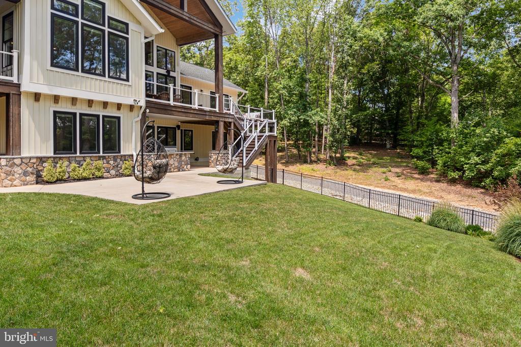 38 WALNUT HILL DRIVE