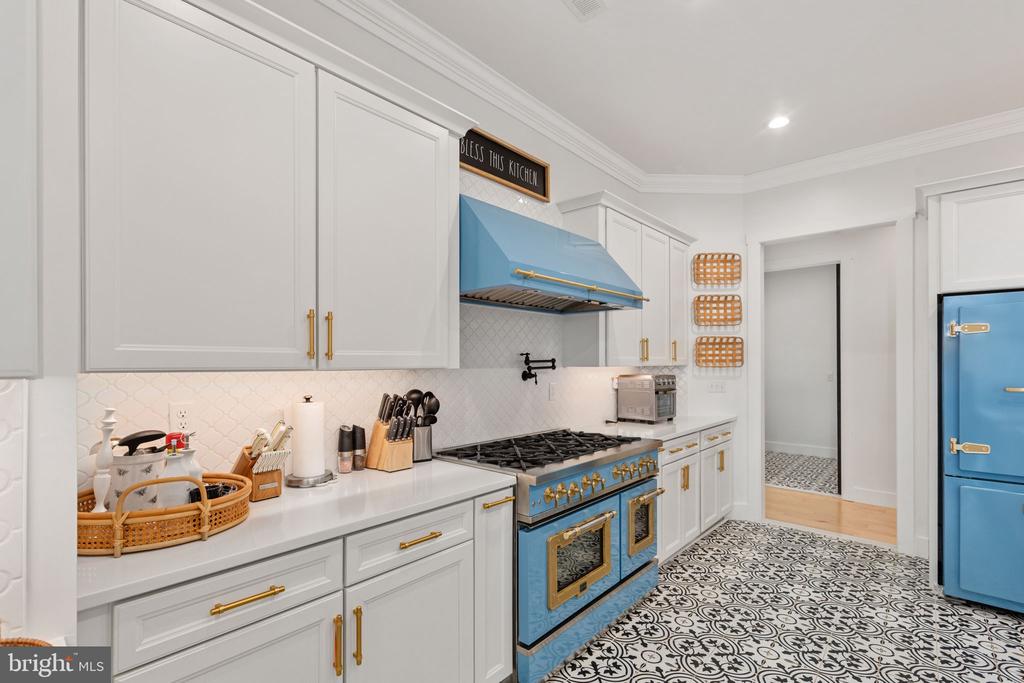 38 WALNUT HILL DRIVE