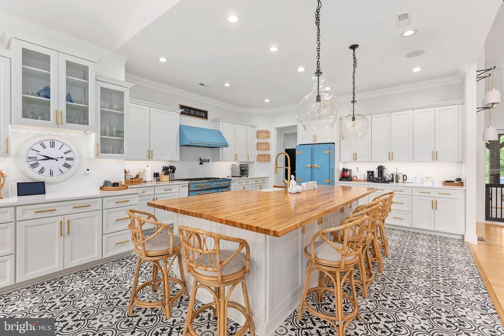 38 WALNUT HILL DRIVE