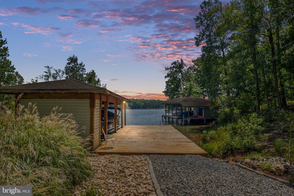 38 WALNUT HILL DRIVE