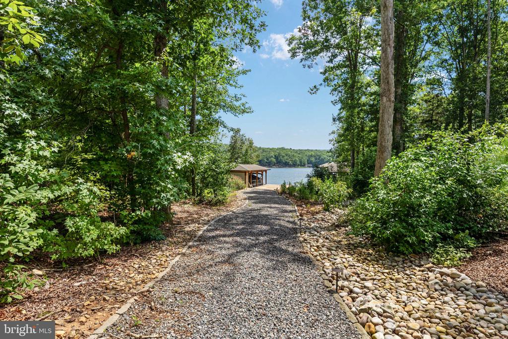38 WALNUT HILL DRIVE