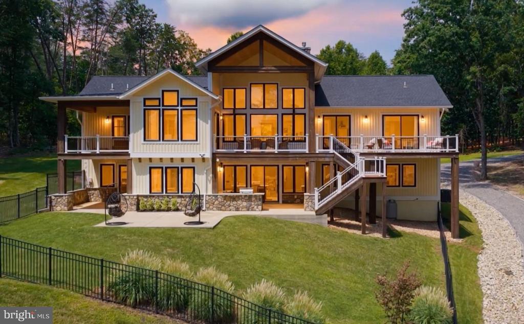 38 WALNUT HILL DRIVE