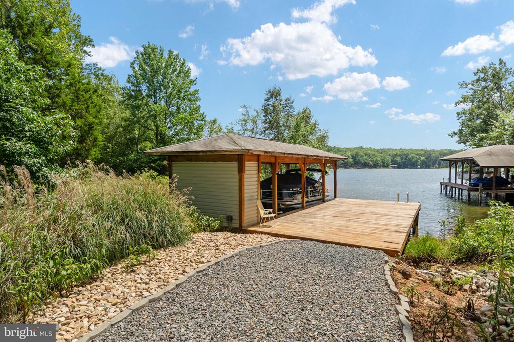 38 WALNUT HILL DRIVE