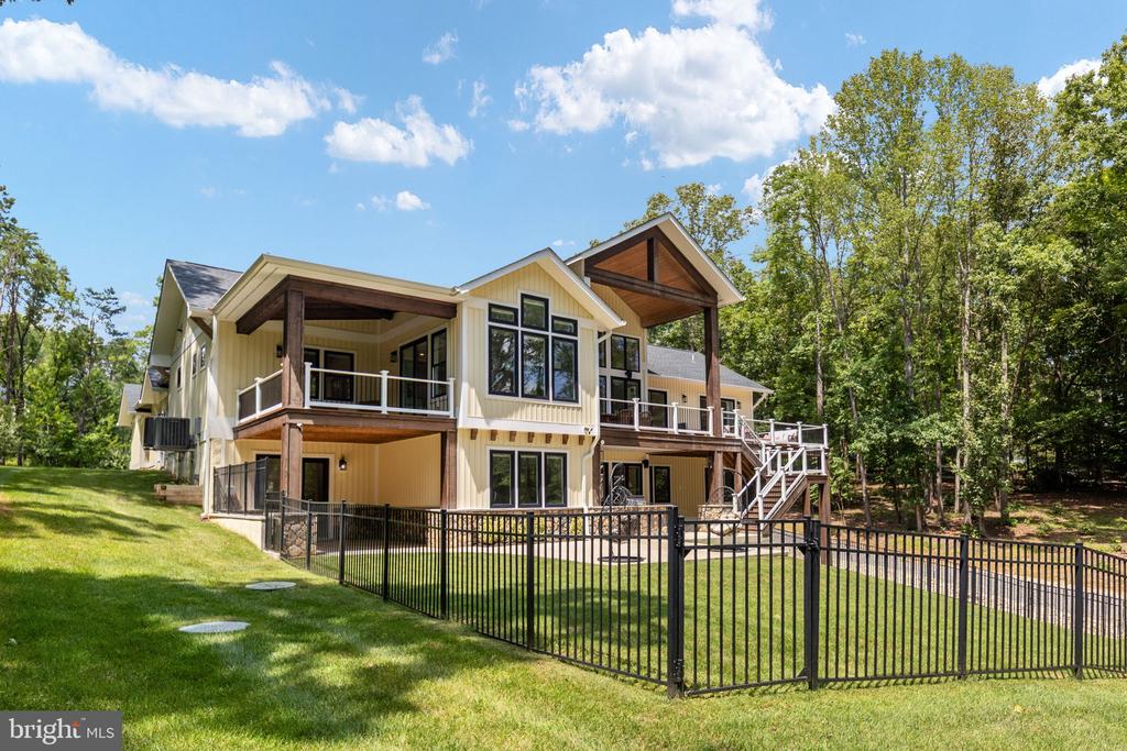 38 WALNUT HILL DRIVE