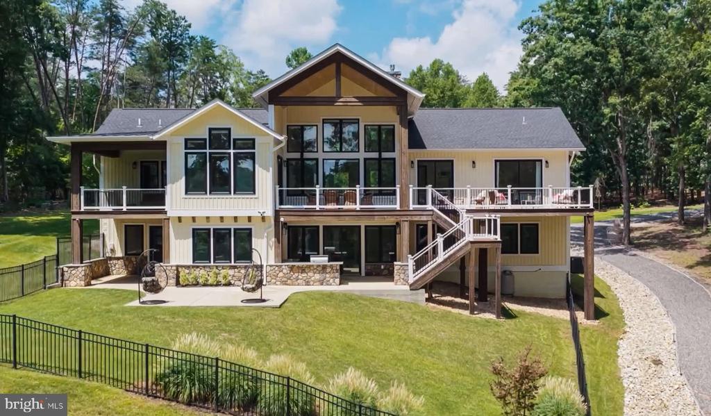 38 WALNUT HILL DRIVE