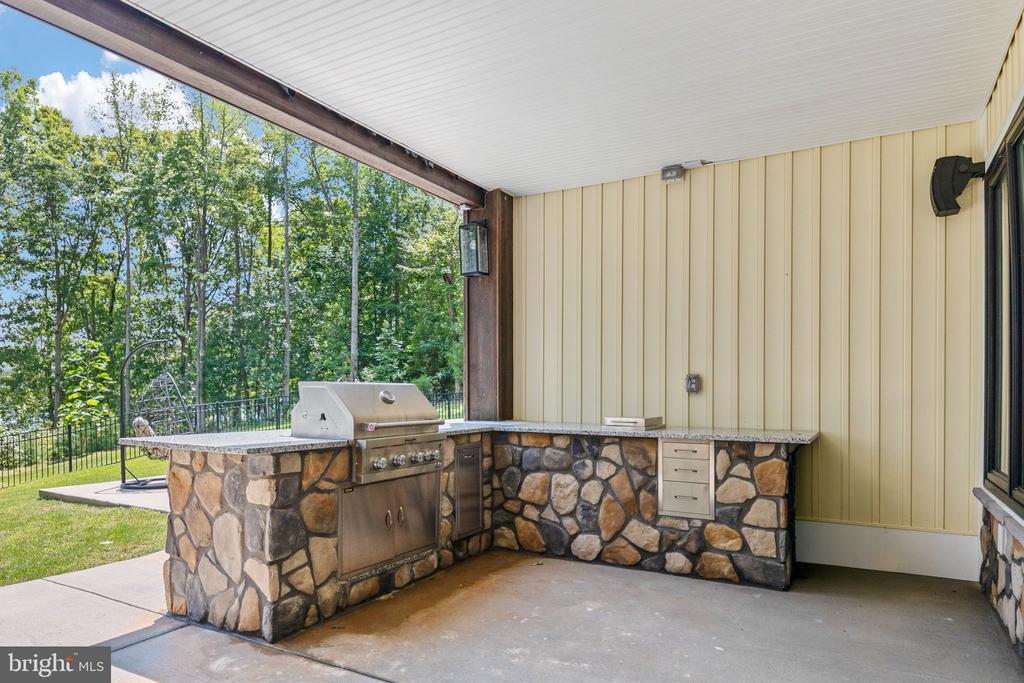 38 WALNUT HILL DRIVE
