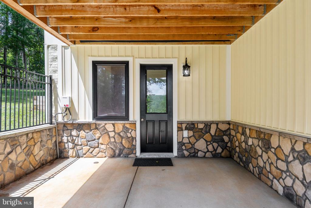 38 WALNUT HILL DRIVE