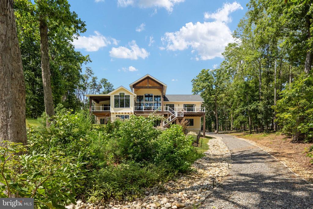 38 WALNUT HILL DRIVE