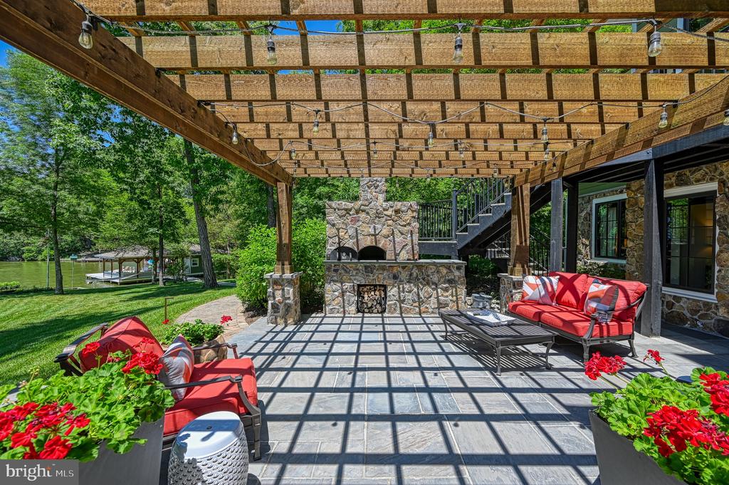 6800 JOHN TAYLOR LANE