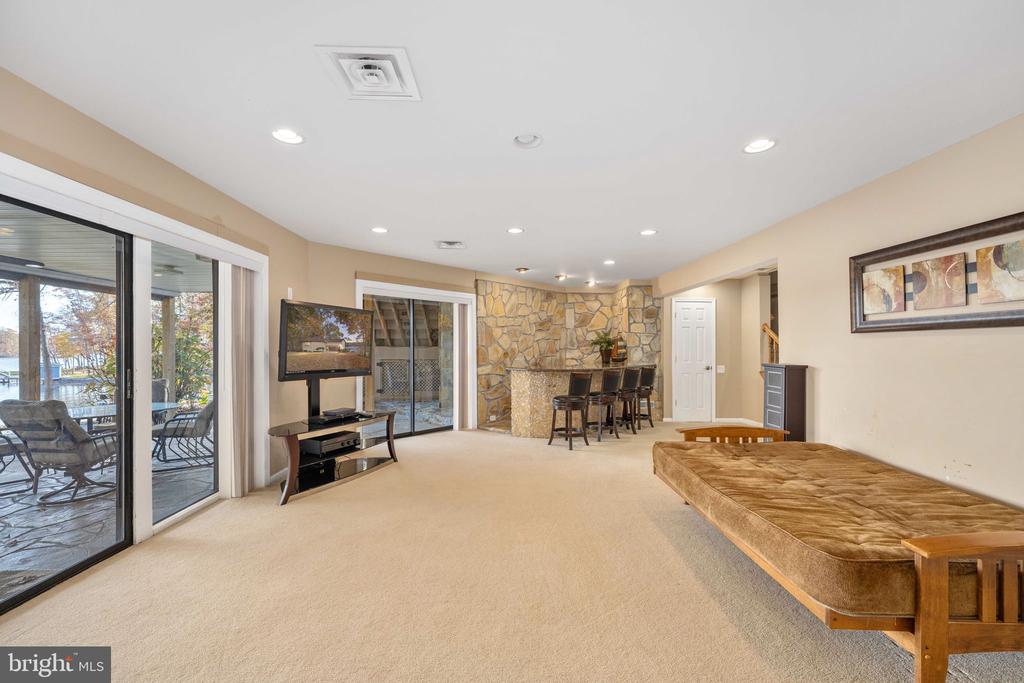 2841 BLOUNT DRIVE