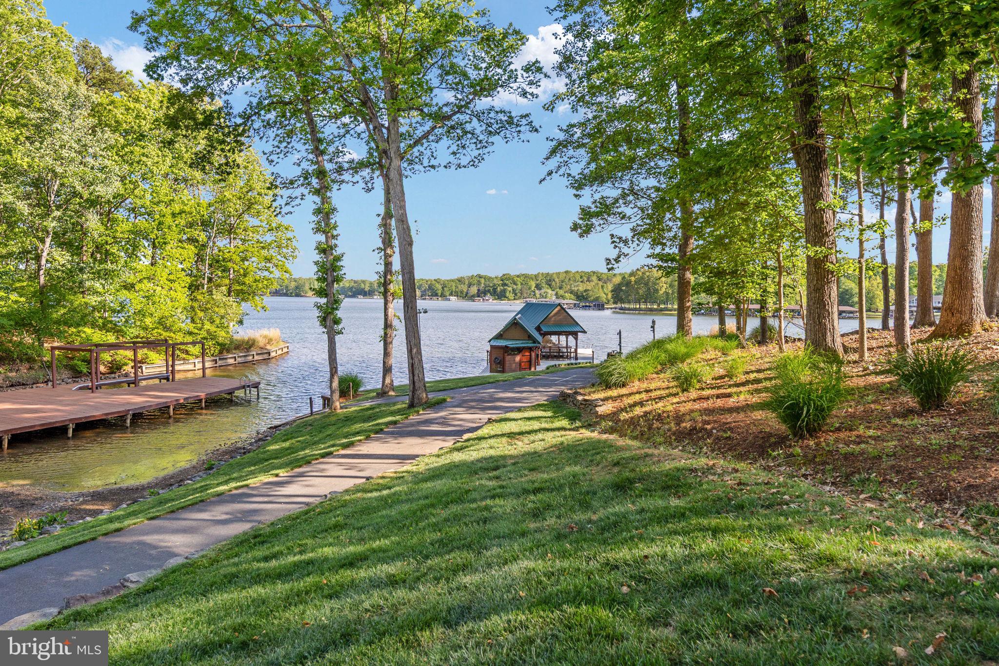 5409 WYNDEMERE CIRCLE