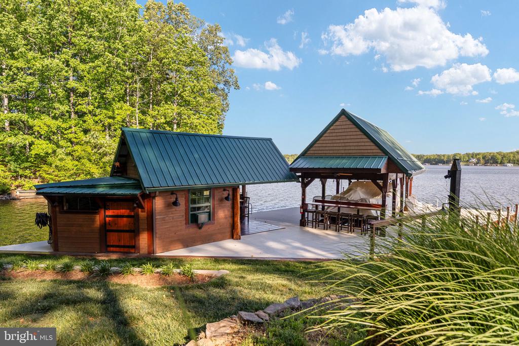 5409 WYNDEMERE CIRCLE