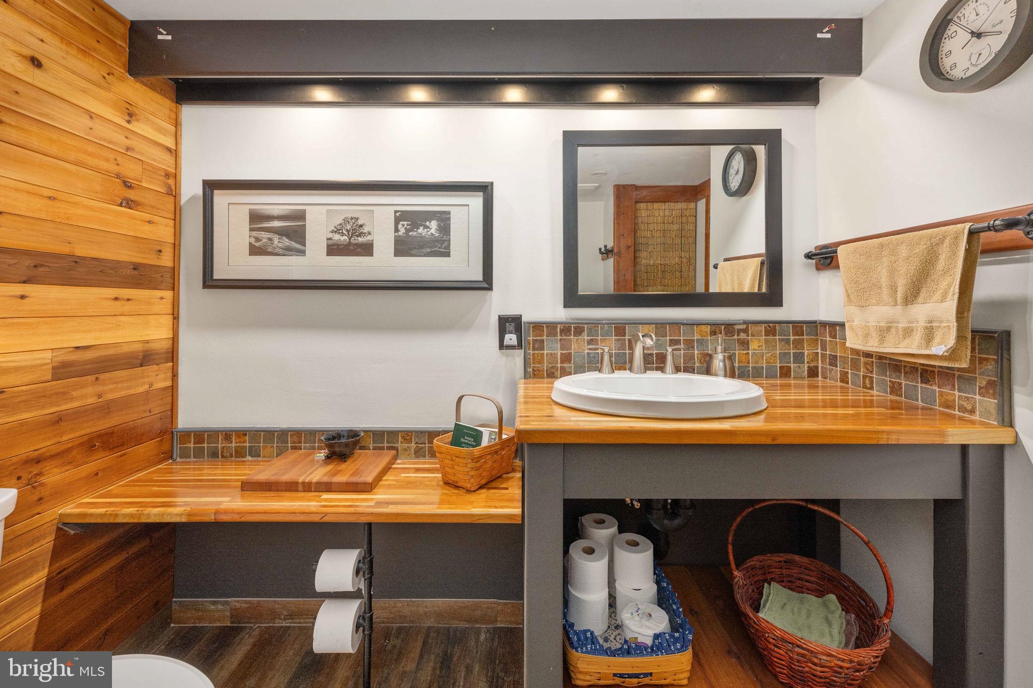 5409 WYNDEMERE CIRCLE