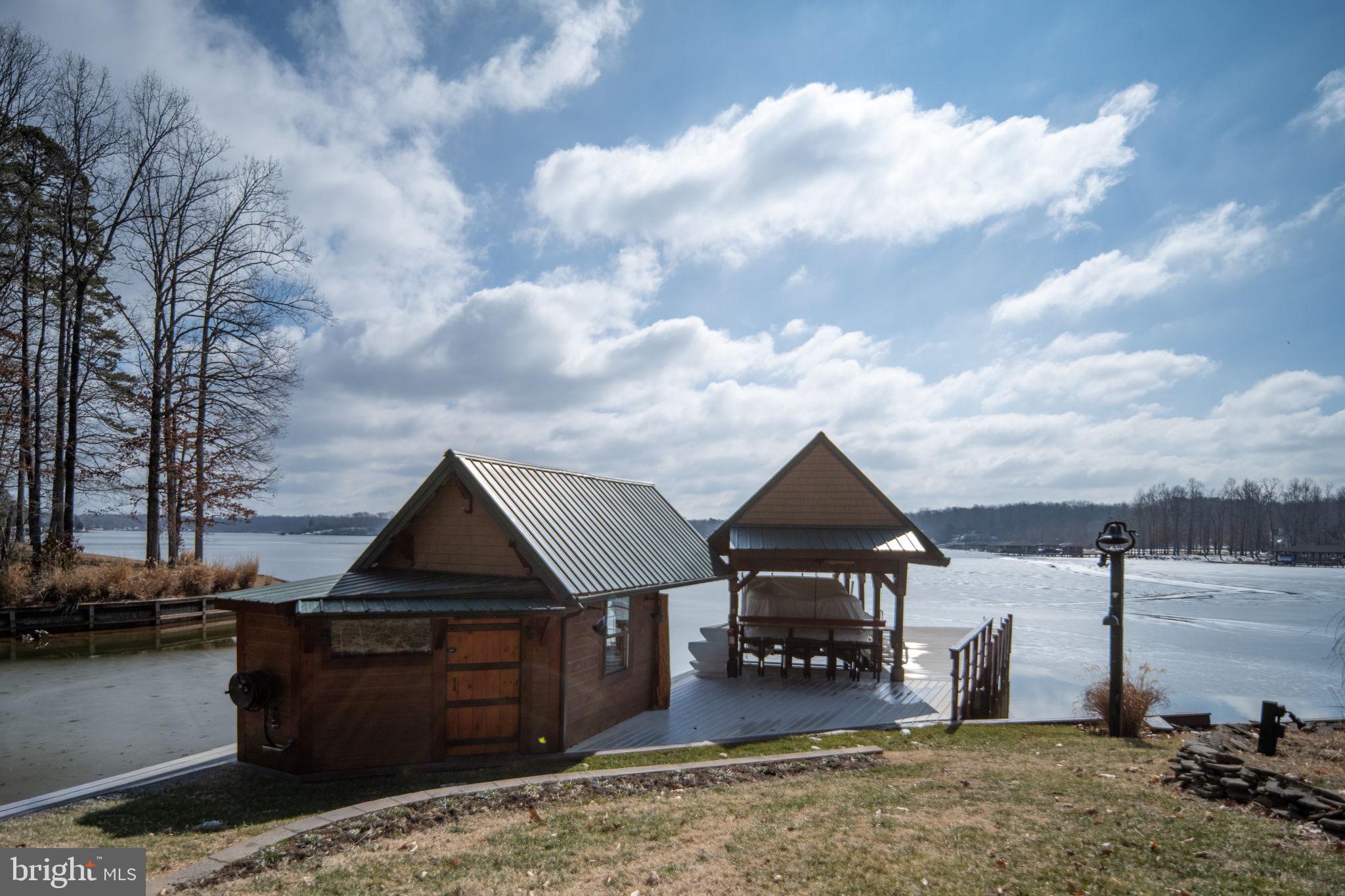 5409 WYNDEMERE CIRCLE