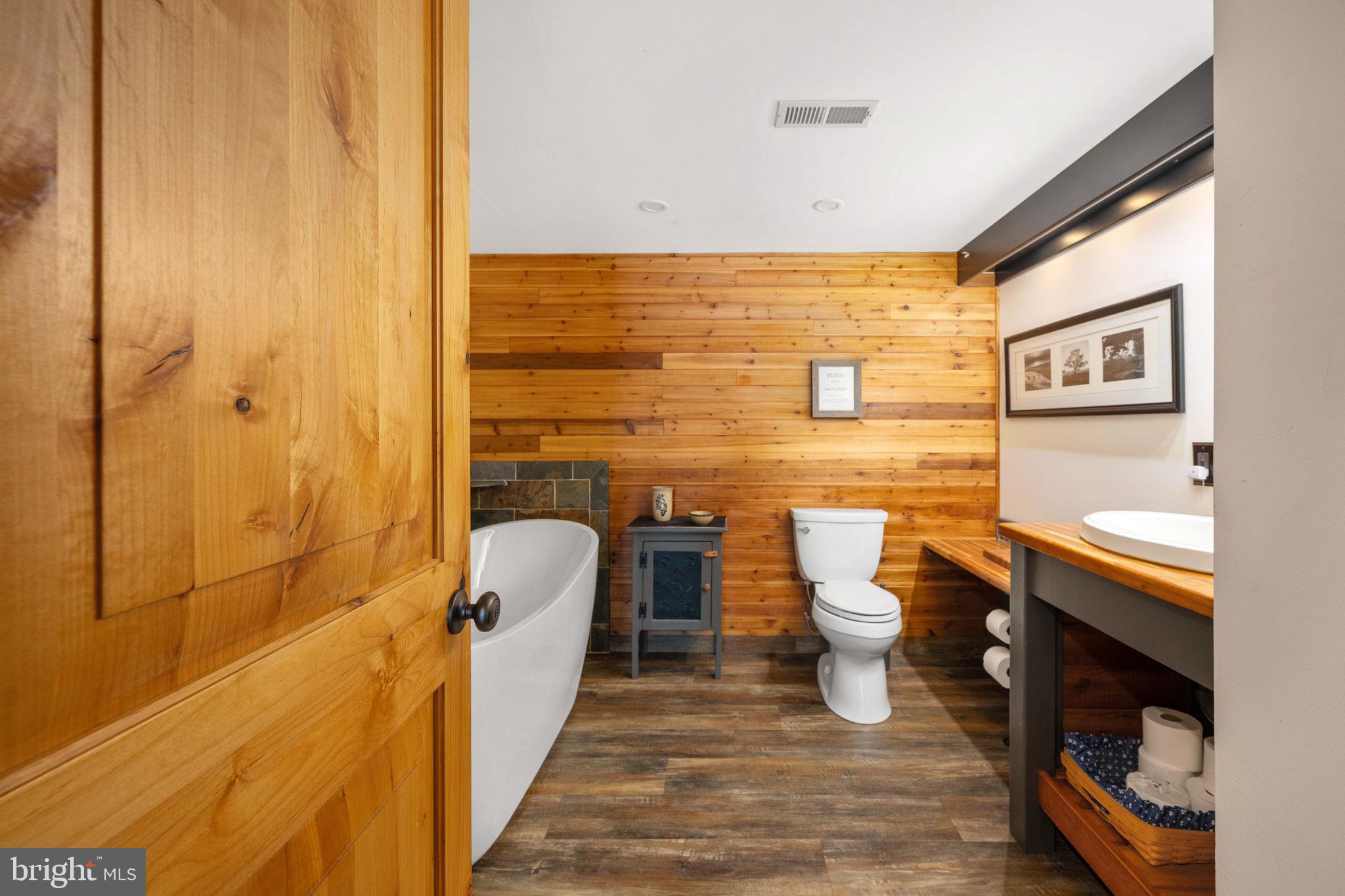 5409 WYNDEMERE CIRCLE