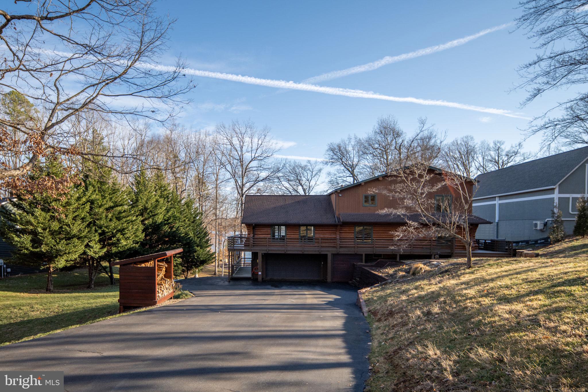 5409 WYNDEMERE CIRCLE