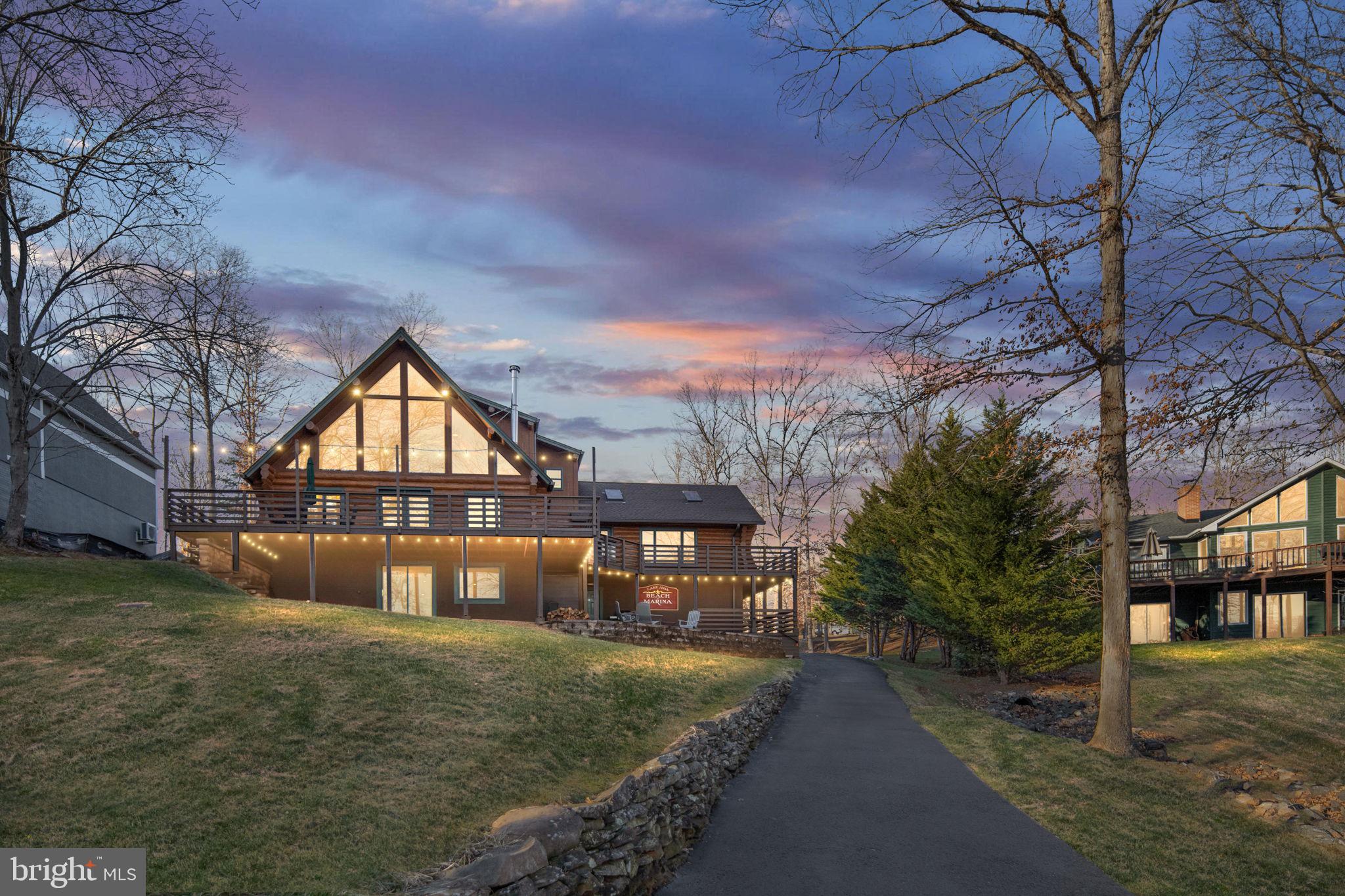 5409 WYNDEMERE CIRCLE