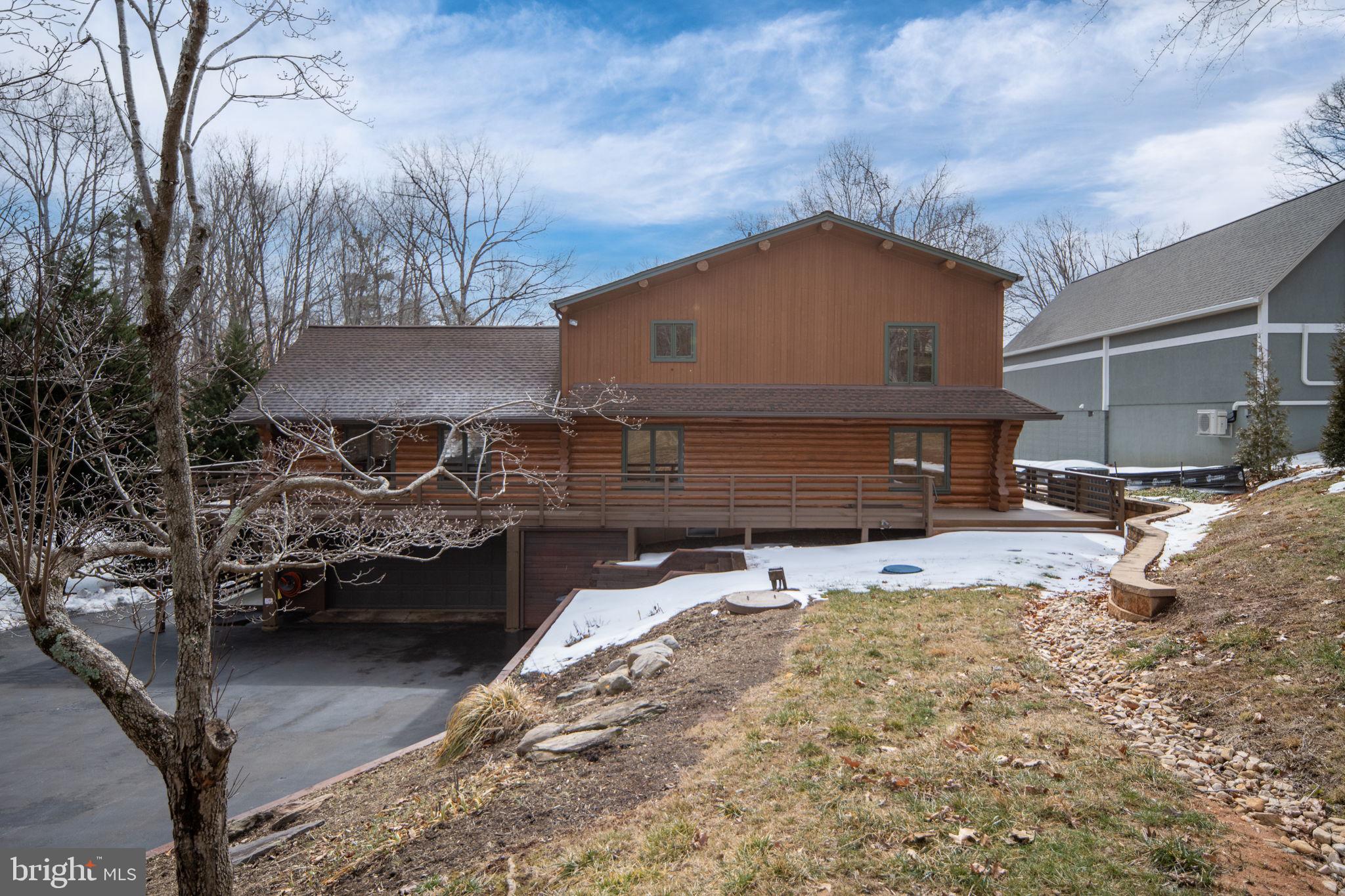 5409 WYNDEMERE CIRCLE