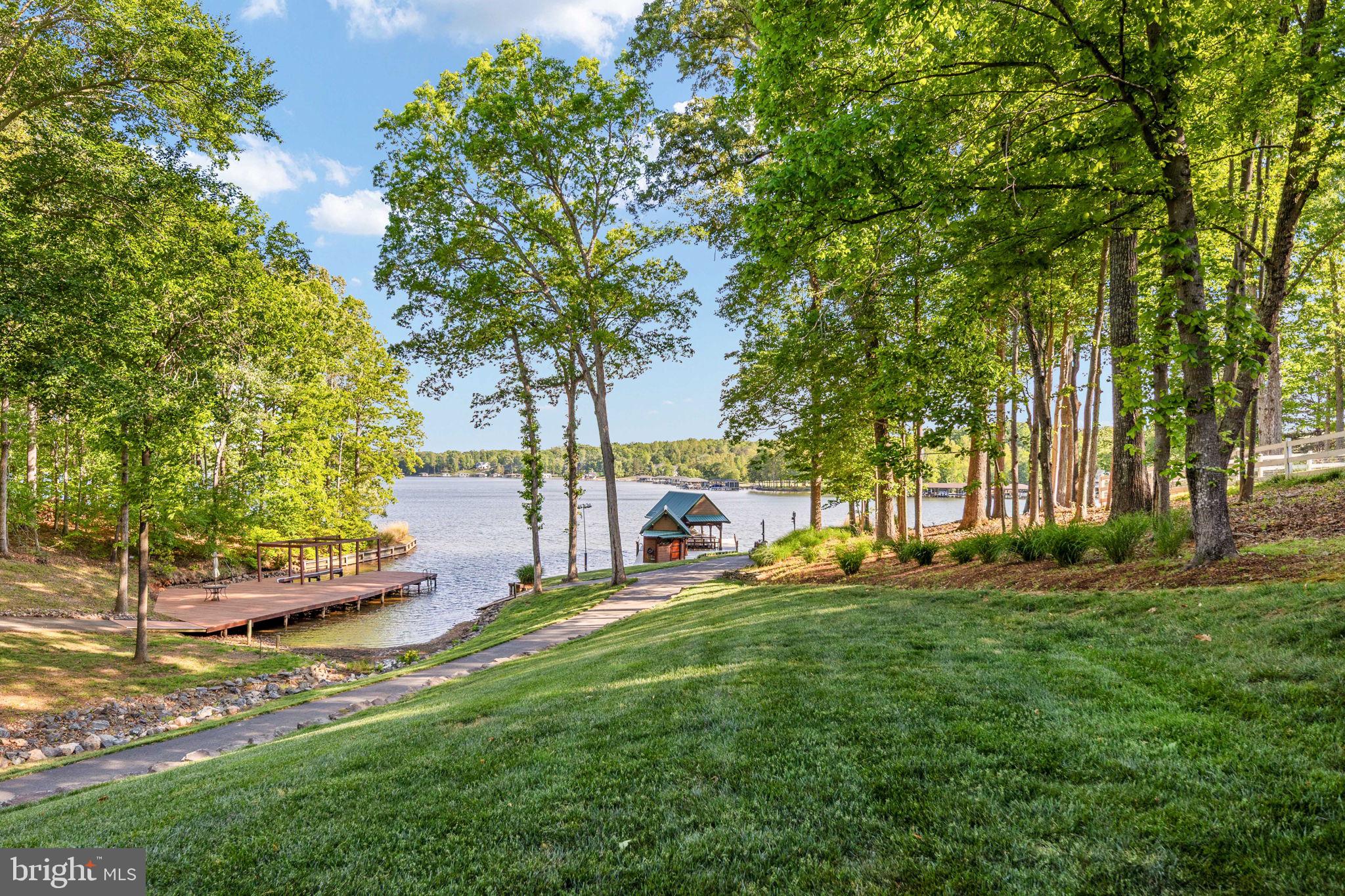 5409 WYNDEMERE CIRCLE