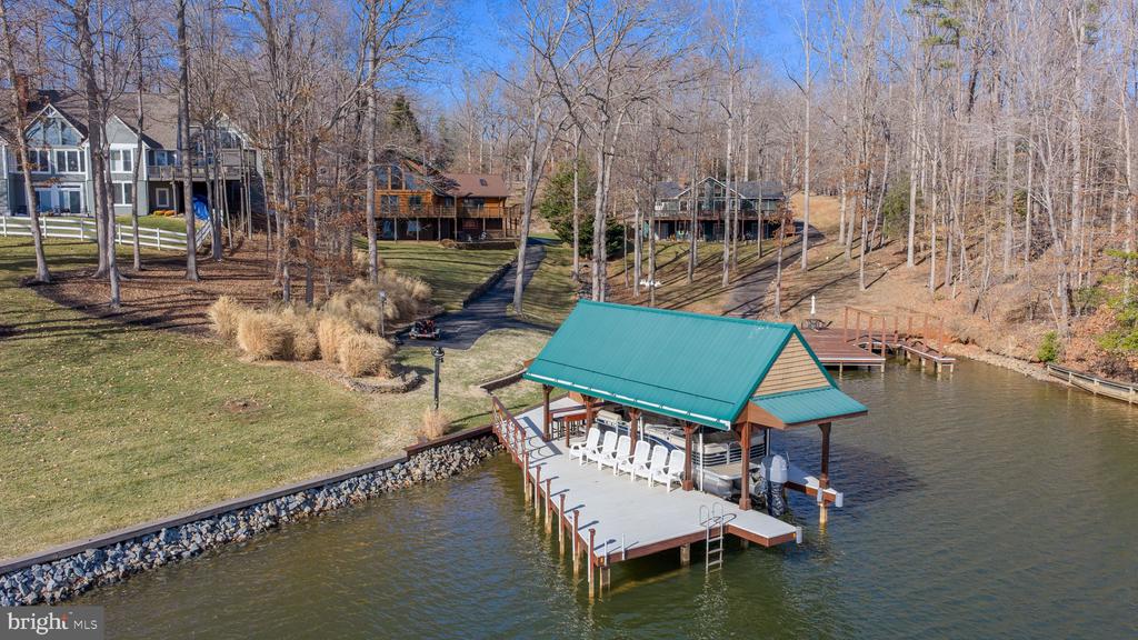 5409 WYNDEMERE CIRCLE