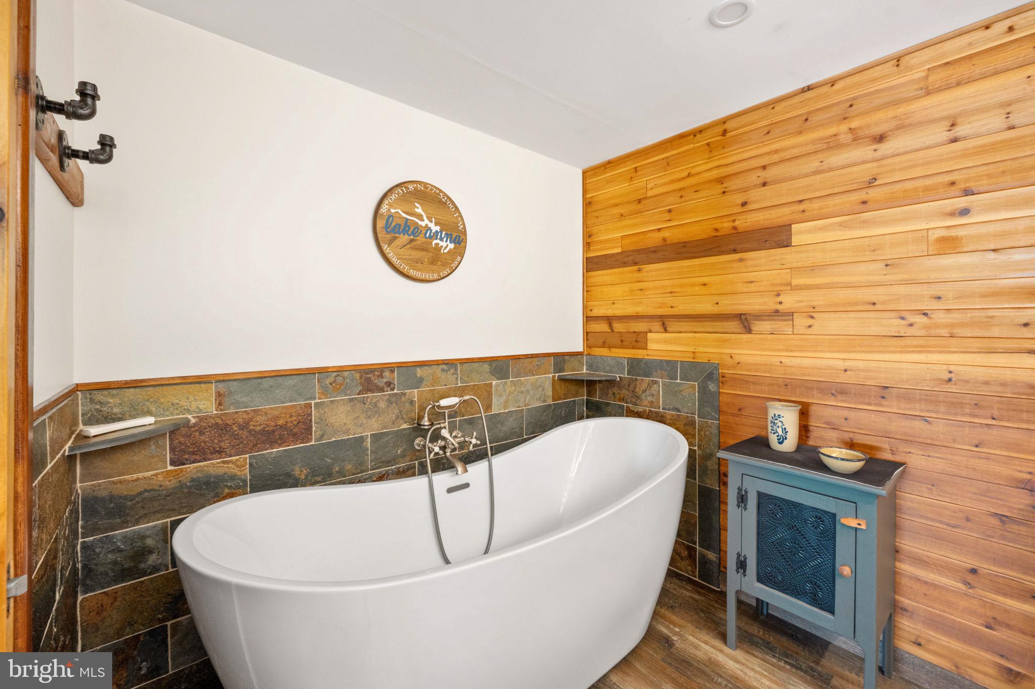 5409 WYNDEMERE CIRCLE