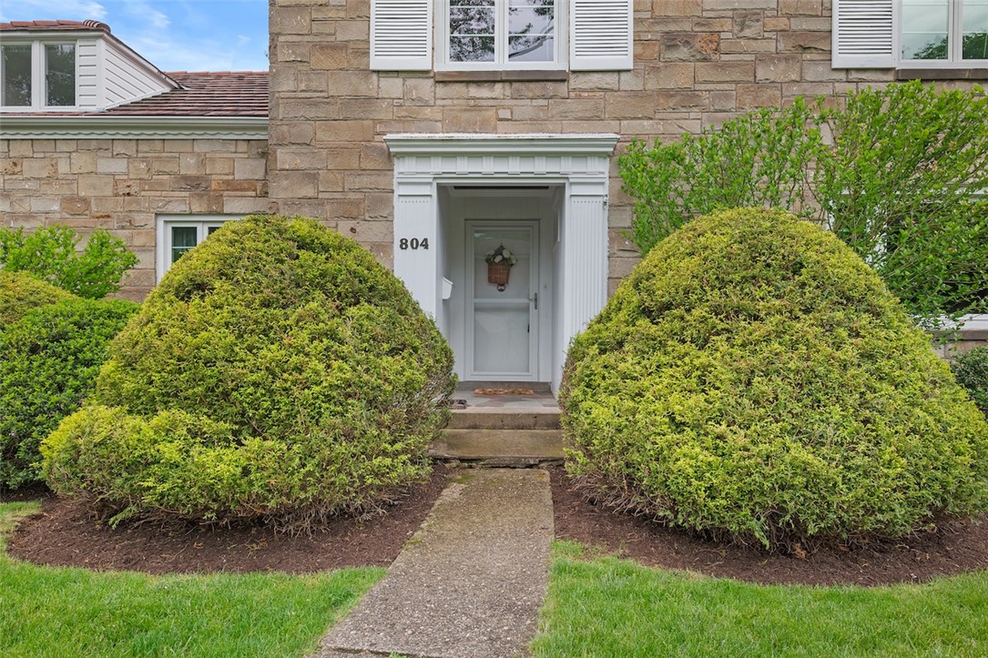 804 WHITE OAK CIRCLE