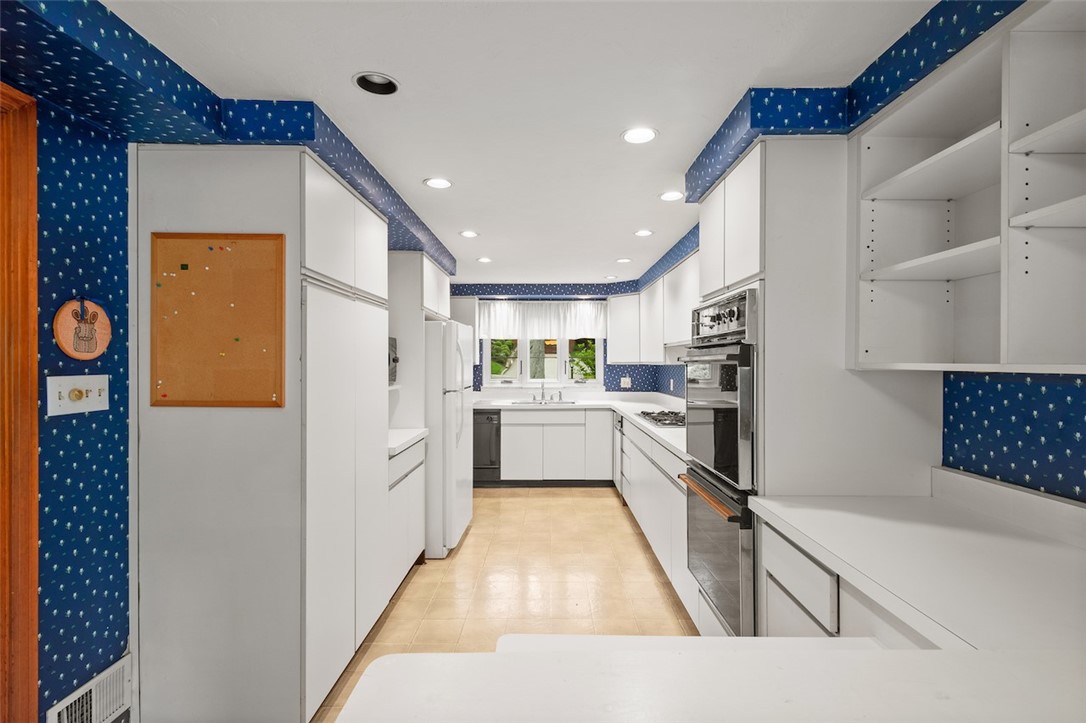 804 WHITE OAK CIRCLE