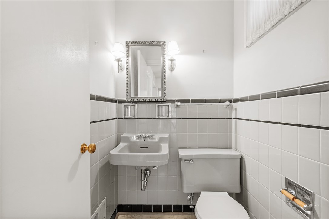 804 WHITE OAK CIRCLE