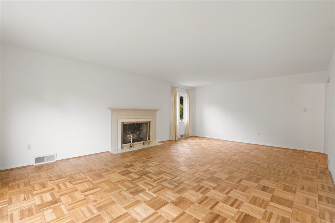 804 WHITE OAK CIRCLE