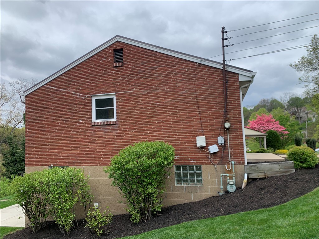 1058 Greenlawn Dr