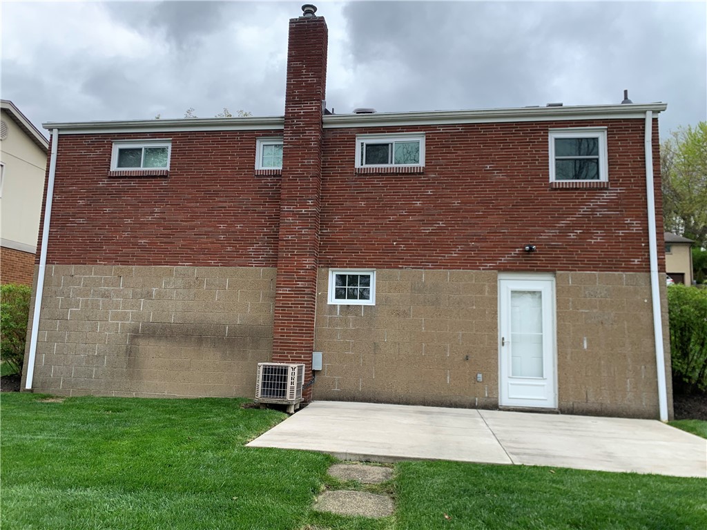 1058 Greenlawn Dr