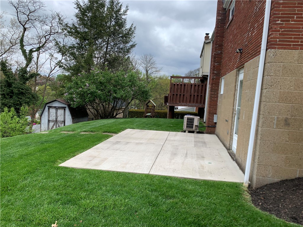1058 Greenlawn Dr